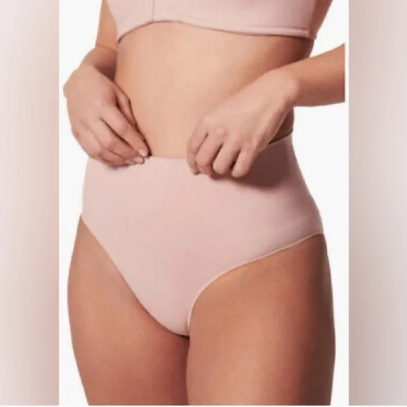 Spanx,NWT,Everyday Shaping Panties, Large, Vintage Rose (pale pink) - Picture 1 of 10
